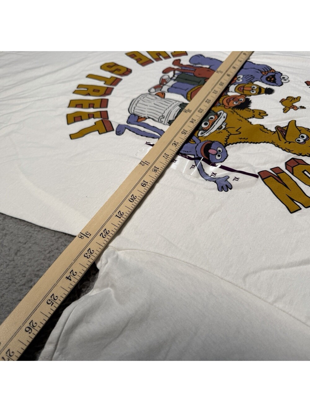 Sesame Street Mens Raised On The Street White Shirt New XL Big Bird Cookie Bert - Picture 3 of 6